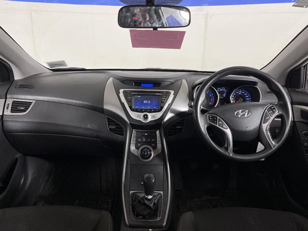 Photo '15' of Hyundai Elantra Photo '15' of Hyundai Elantra