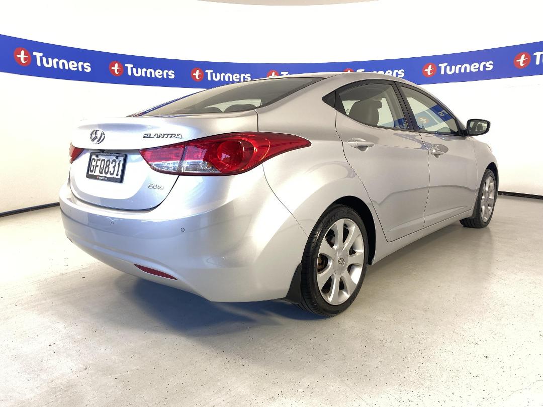 Photo '7' of Hyundai Elantra Photo '7' of Hyundai Elantra