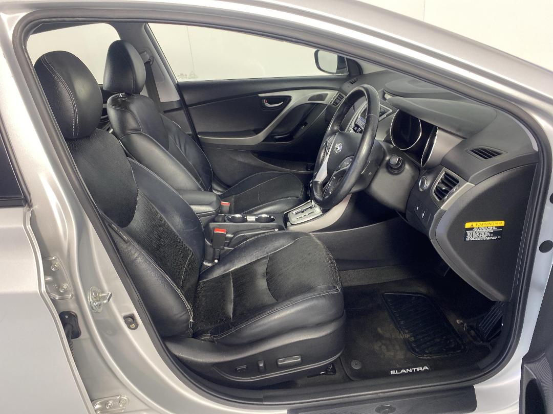 Photo '16' of Hyundai Elantra Photo '16' of Hyundai Elantra