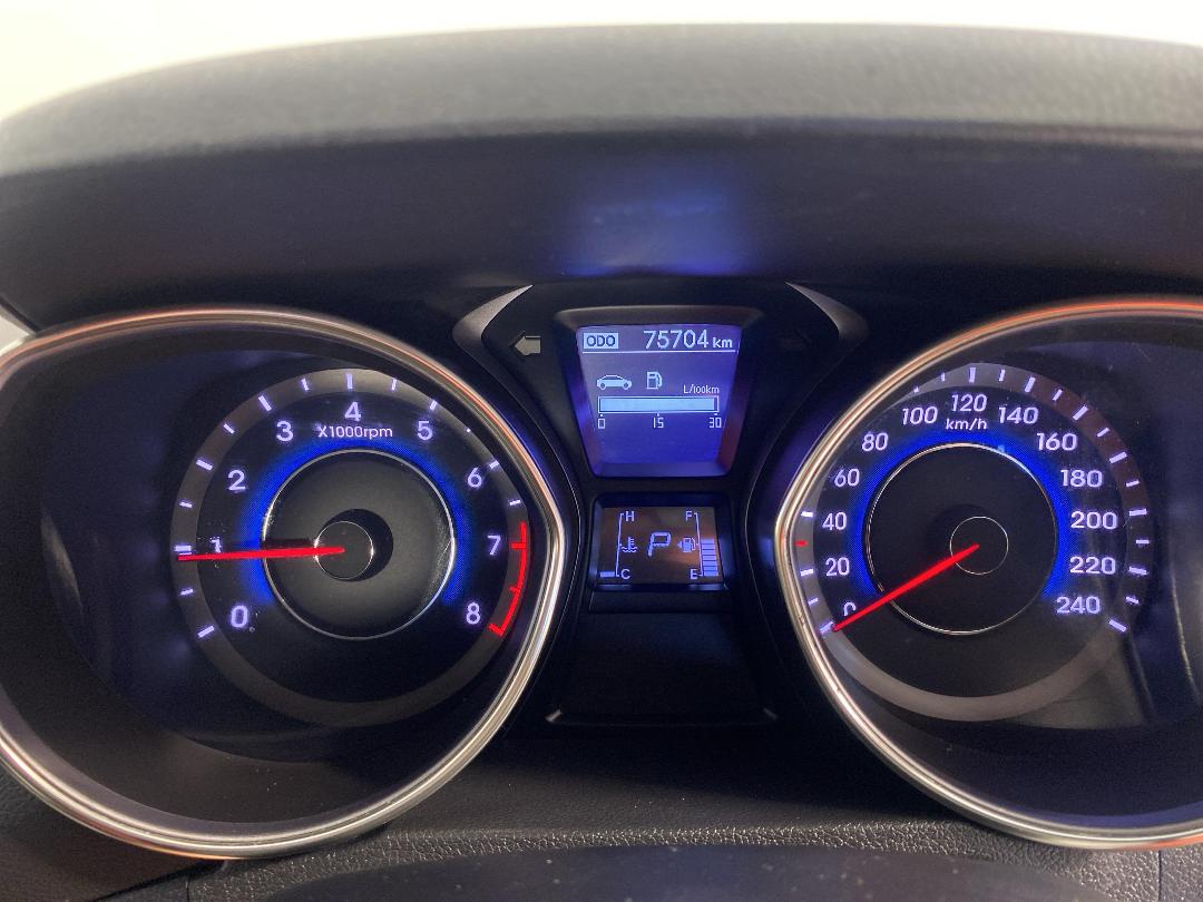 Photo '21' of Hyundai Elantra Photo '21' of Hyundai Elantra