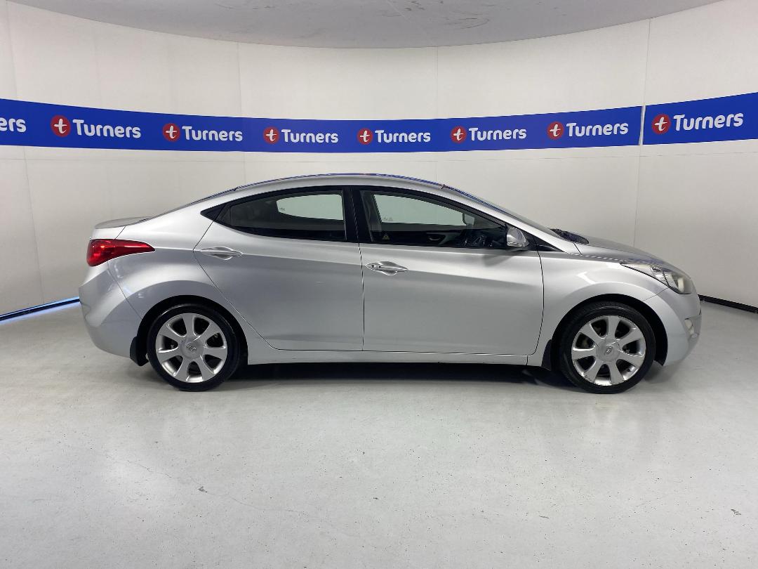 Photo '23' of Hyundai Elantra Photo '23' of Hyundai Elantra