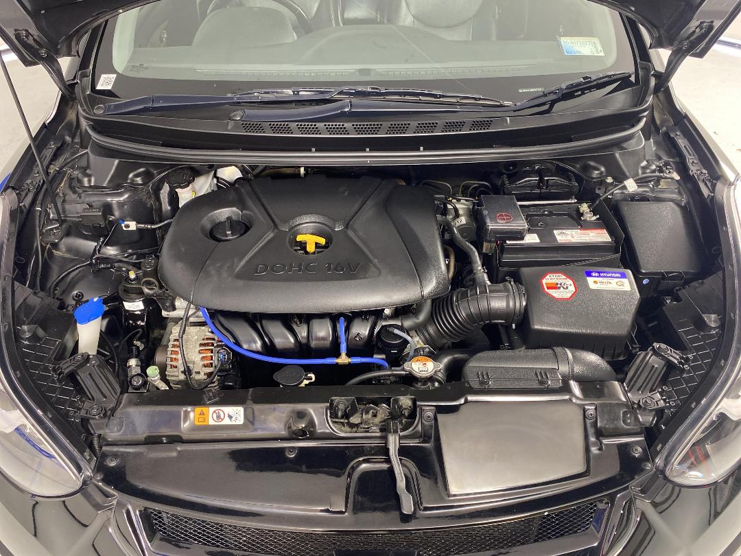 Photo '13' of Hyundai Elantra