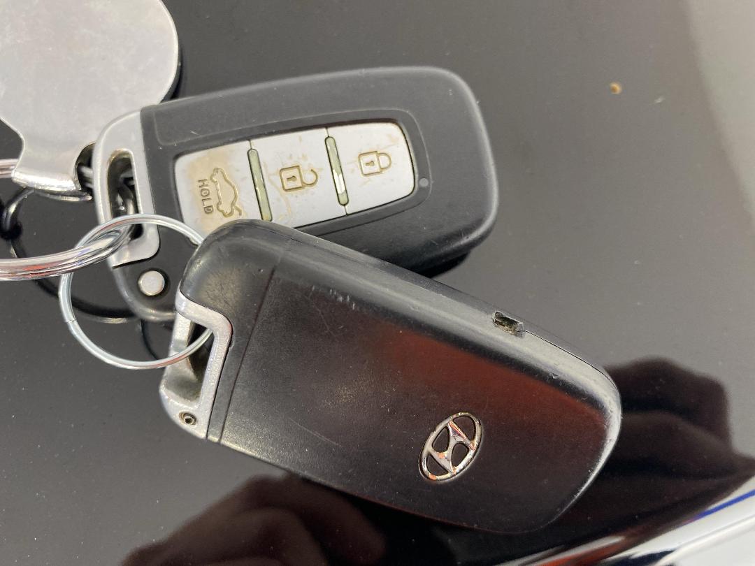 Photo '22' of Hyundai Elantra