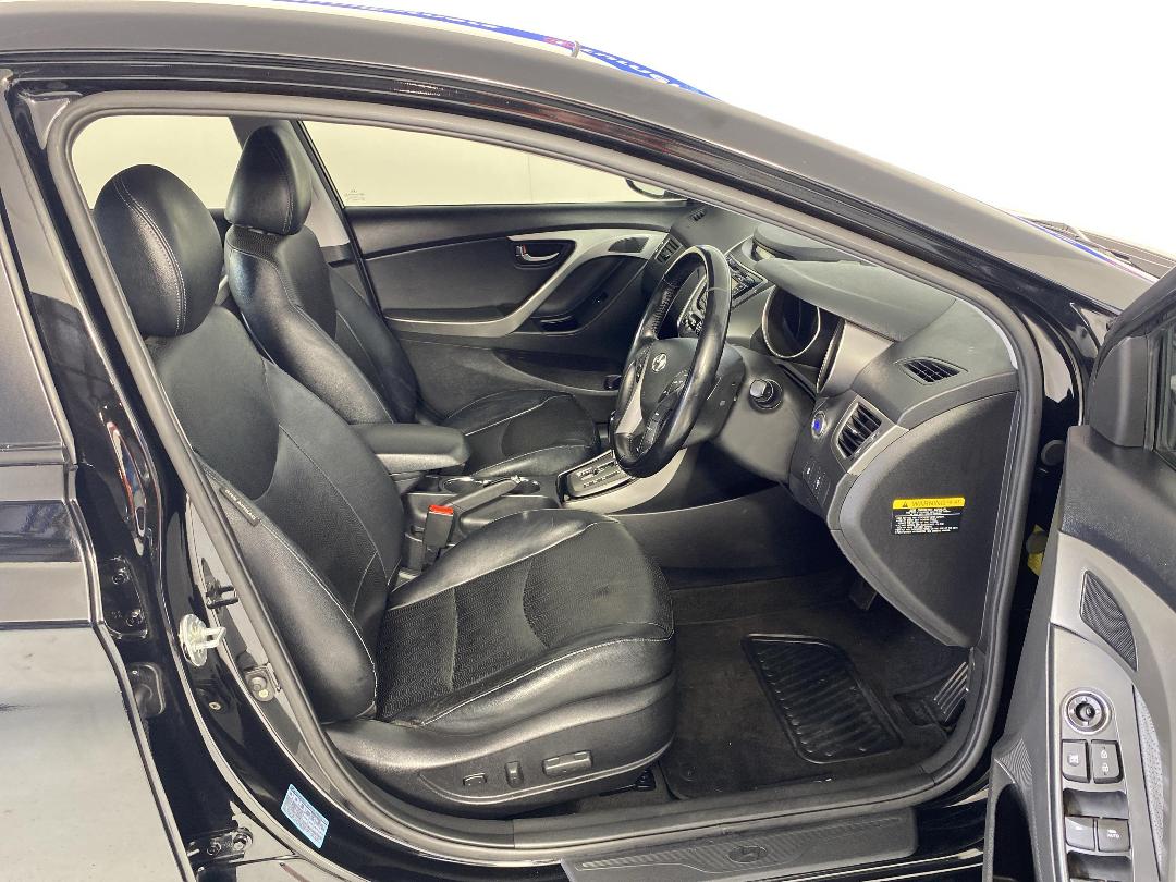 Photo '16' of Hyundai Elantra