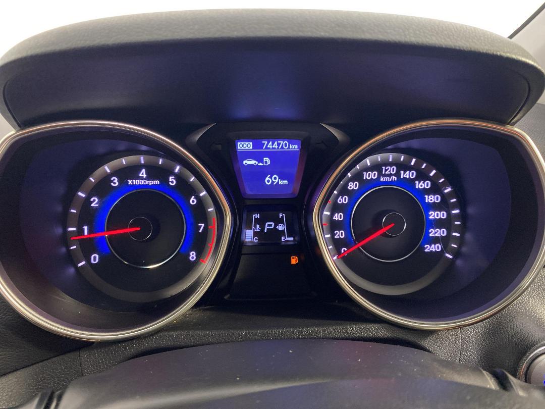 Photo '21' of Hyundai Elantra