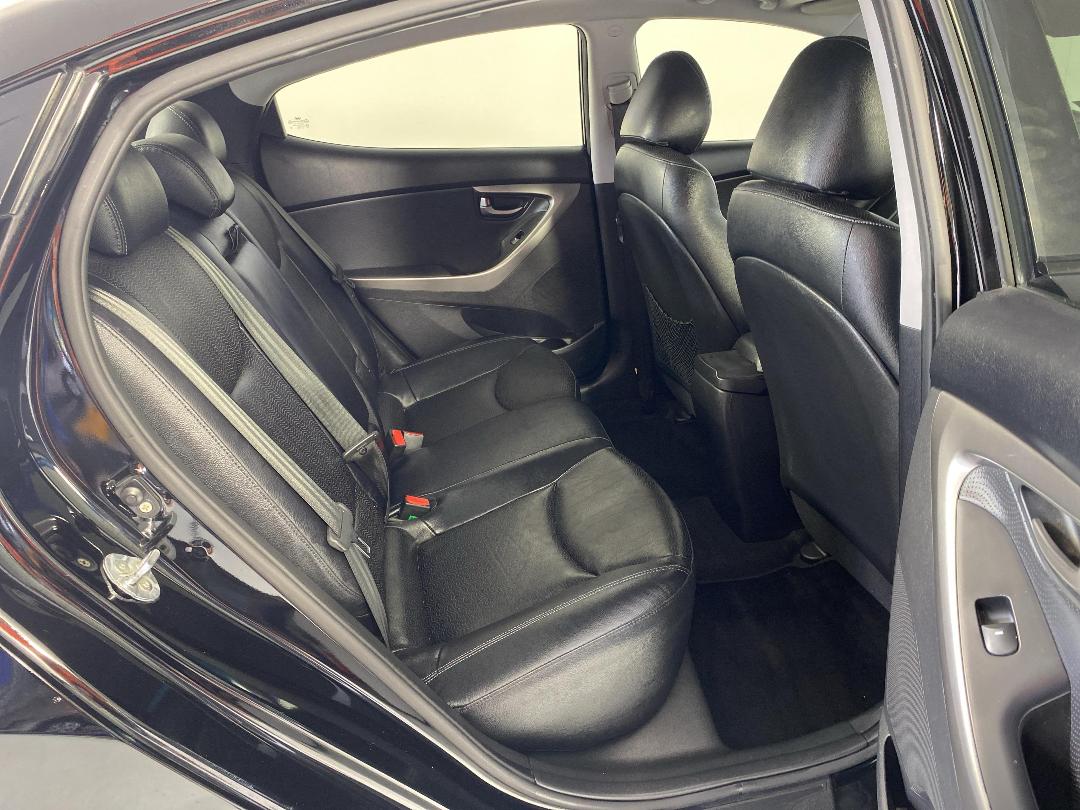 Photo '20' of Hyundai Elantra