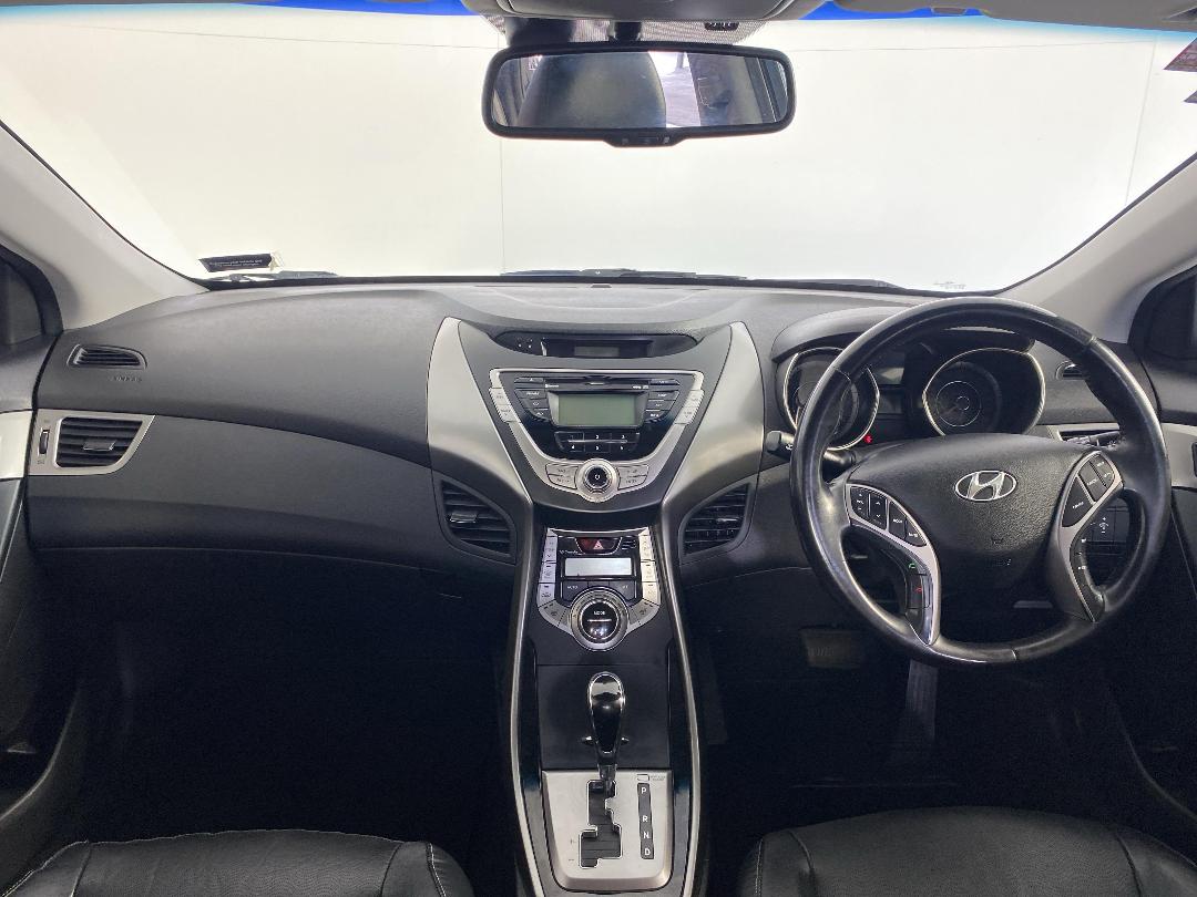 Photo '17' of Hyundai Elantra