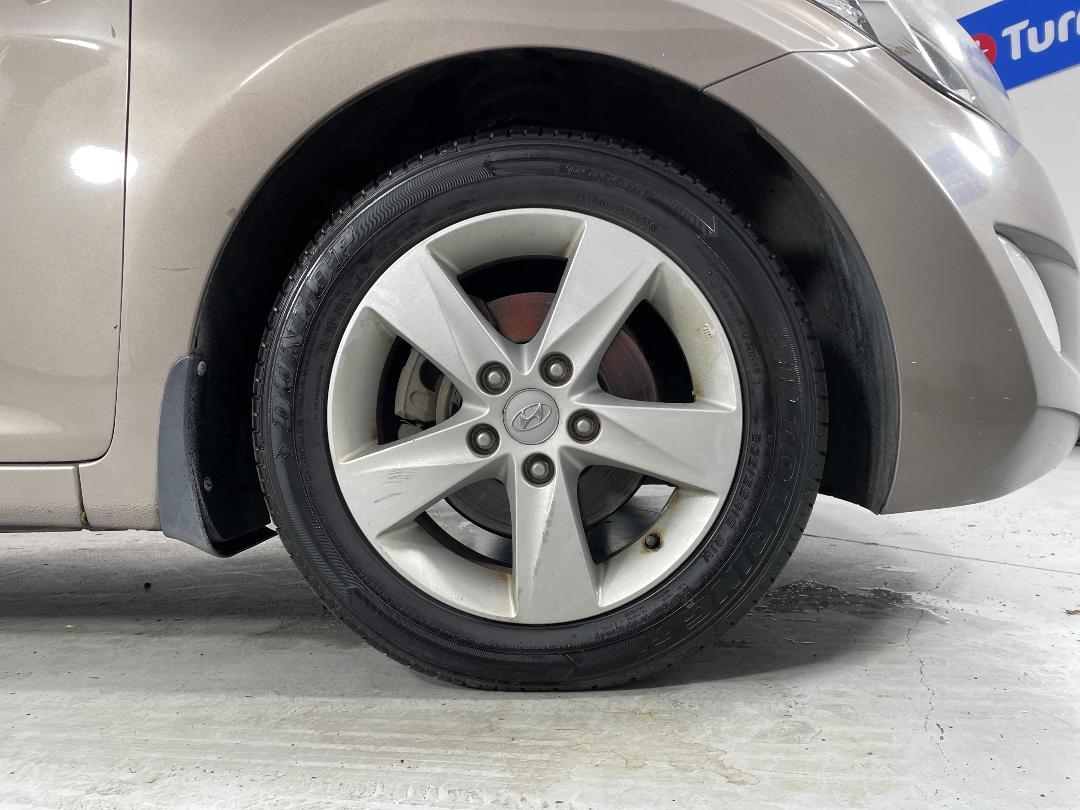 Photo '9' of Hyundai Elantra