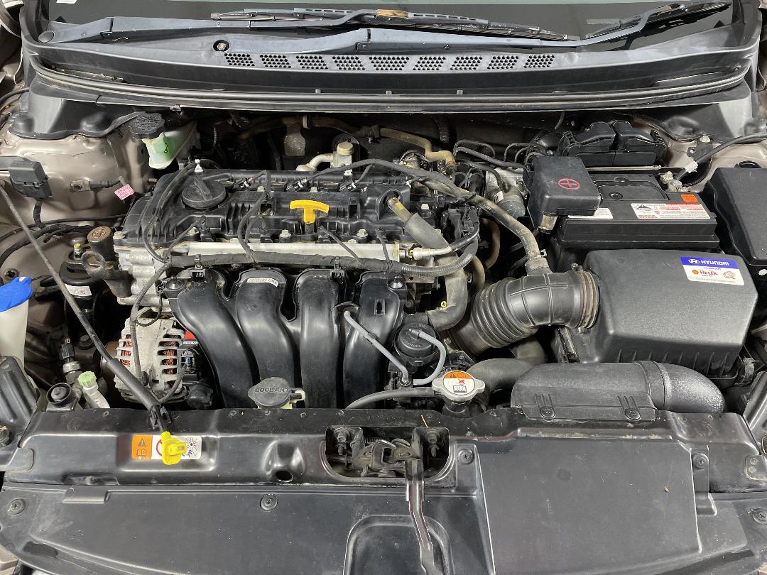 Photo '13' of Hyundai Elantra