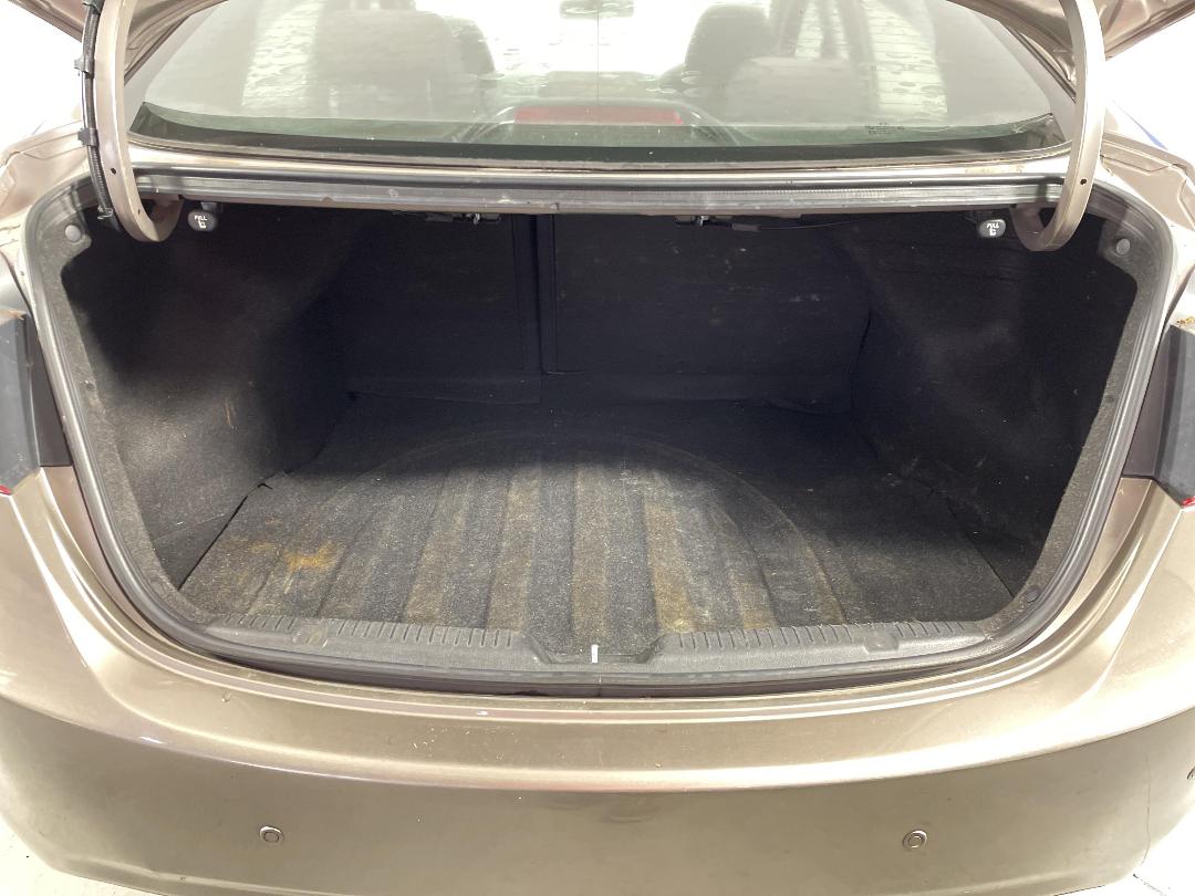 Photo '14' of Hyundai Elantra