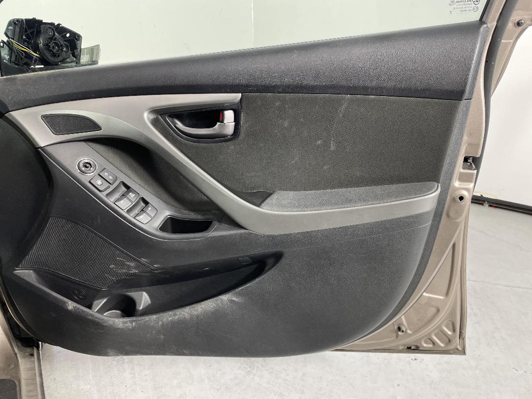 Photo '15' of Hyundai Elantra