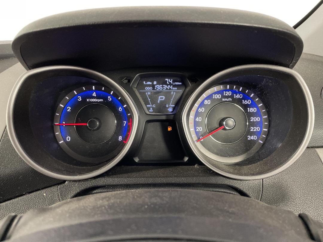 Photo '21' of Hyundai Elantra