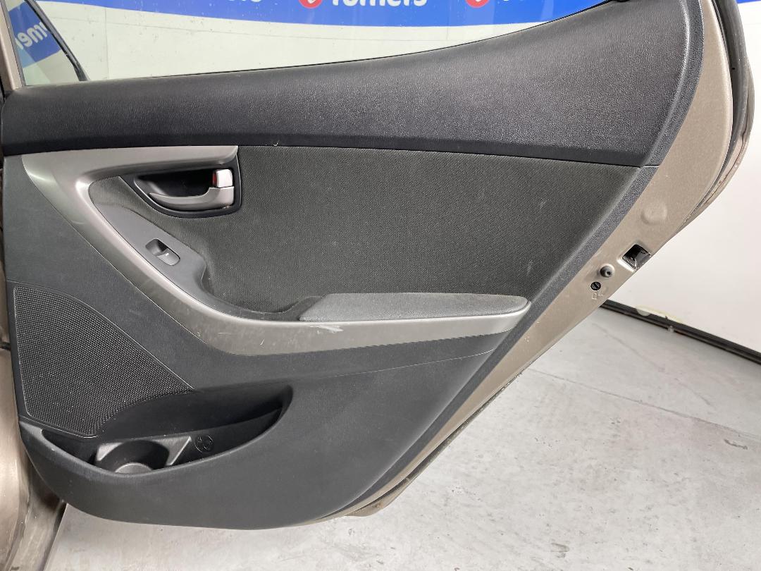 Photo '19' of Hyundai Elantra