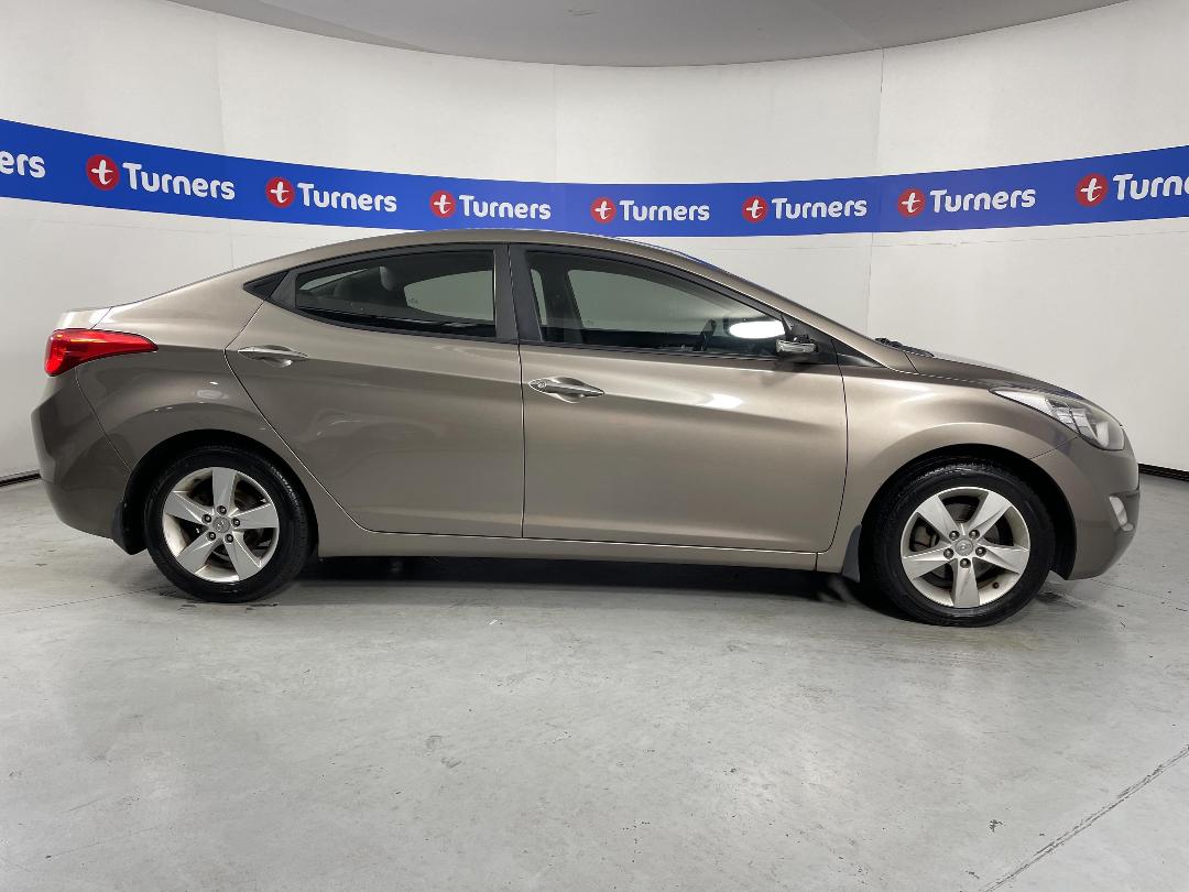 Photo '23' of Hyundai Elantra