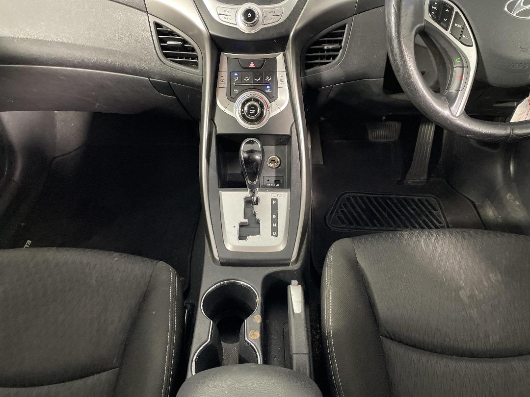 Photo '18' of Hyundai Elantra