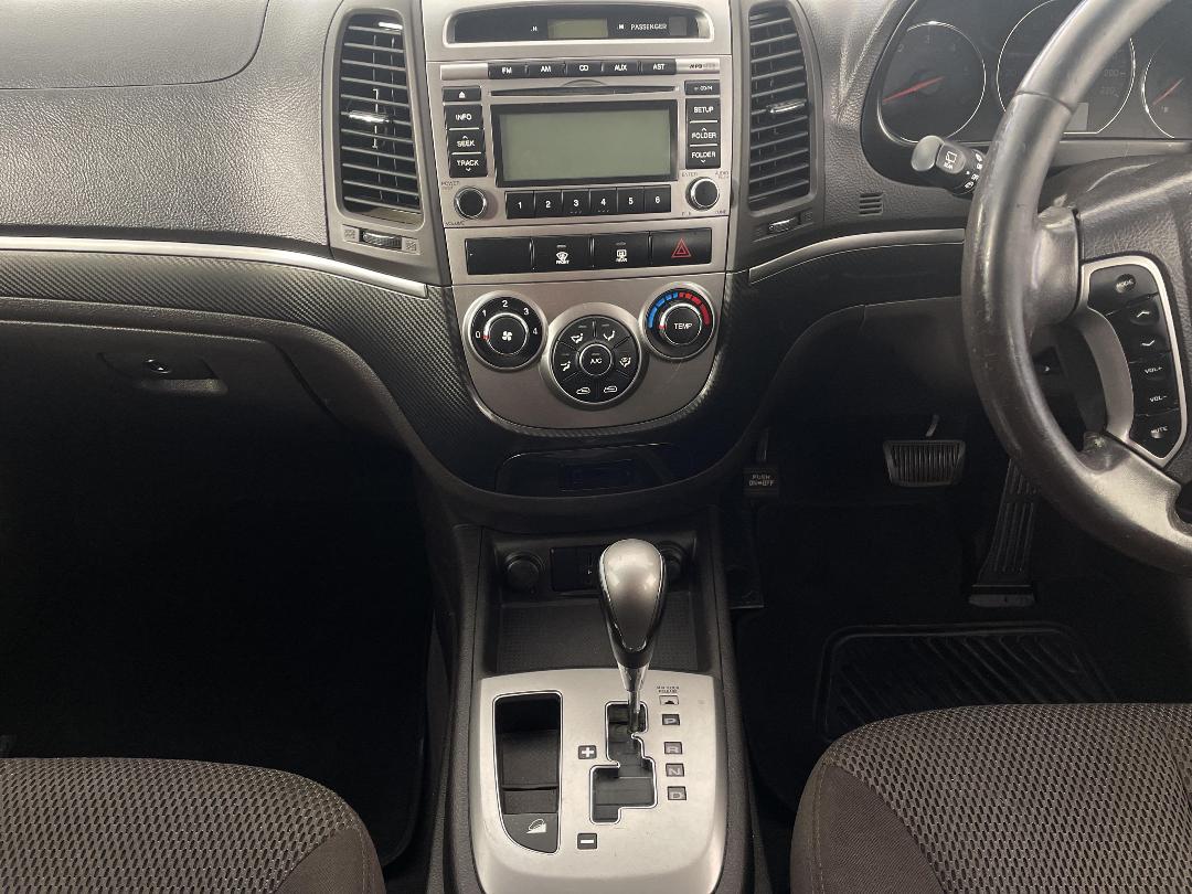 Photo '18' of Hyundai Santa FE