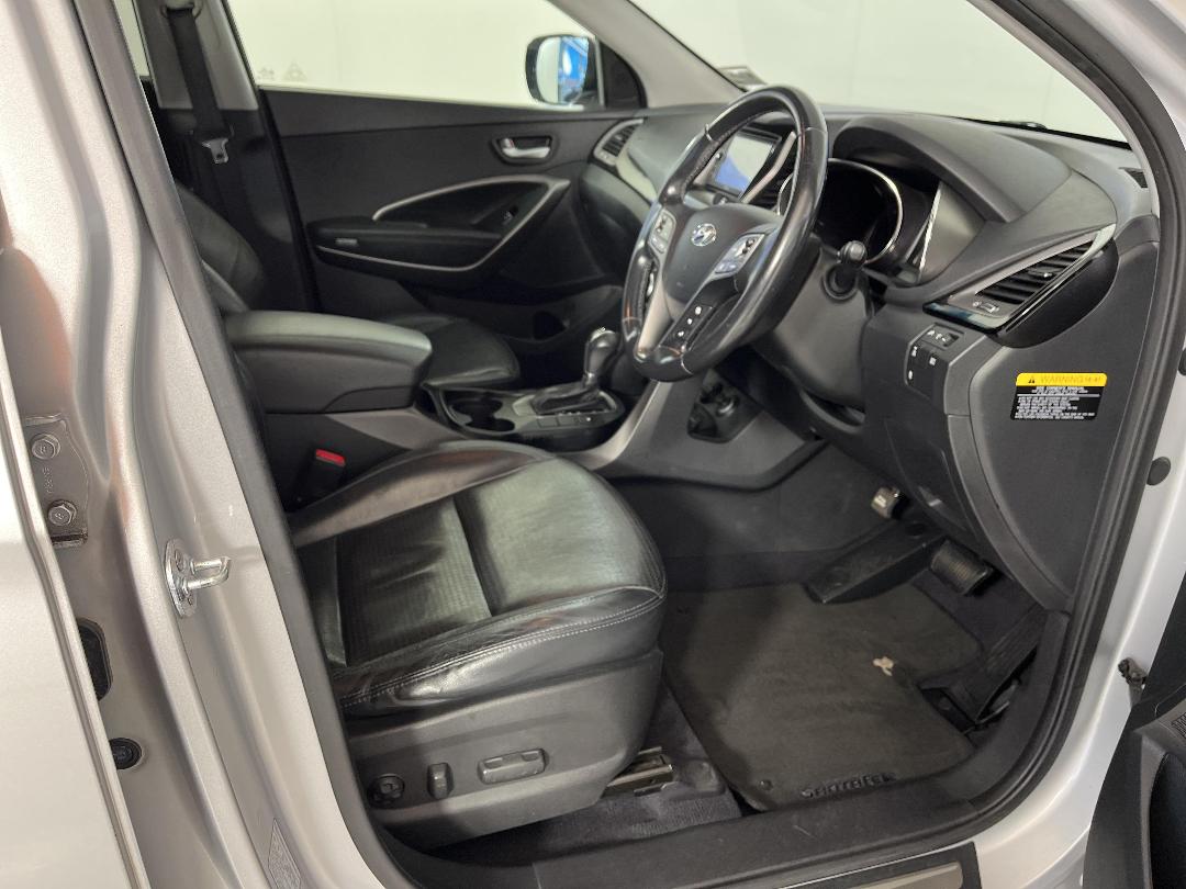 Photo '16' of Hyundai Santa FE