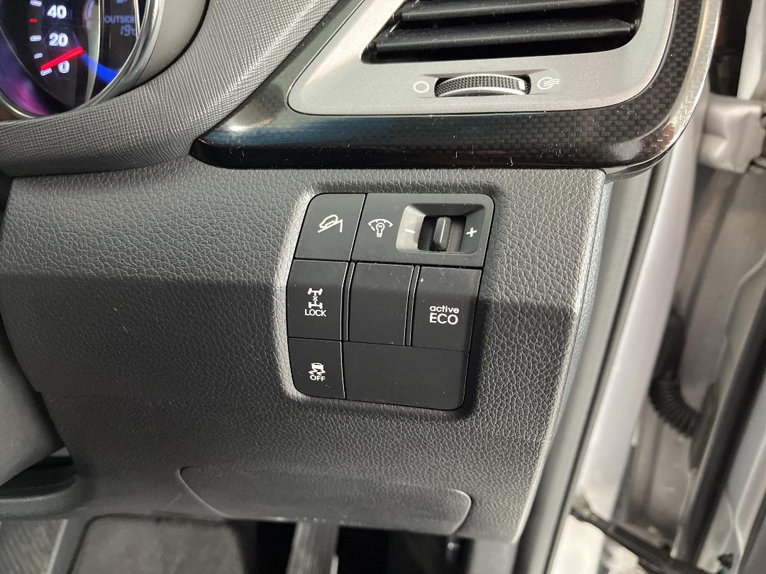 Photo '28' of Hyundai Santa FE