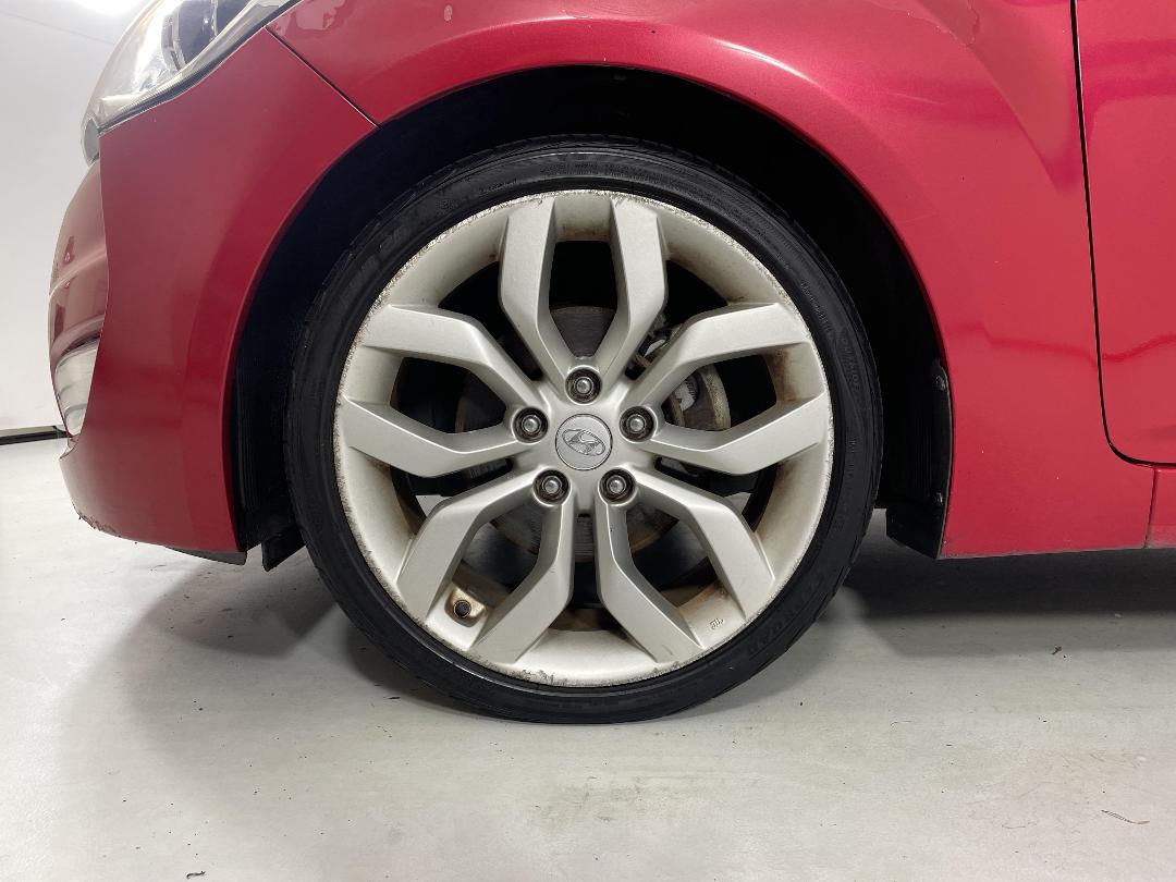 Photo '10' of Hyundai Veloster Photo '10' of Hyundai Veloster