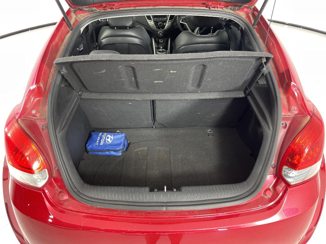 Photo '14' of Hyundai Veloster Photo '14' of Hyundai Veloster