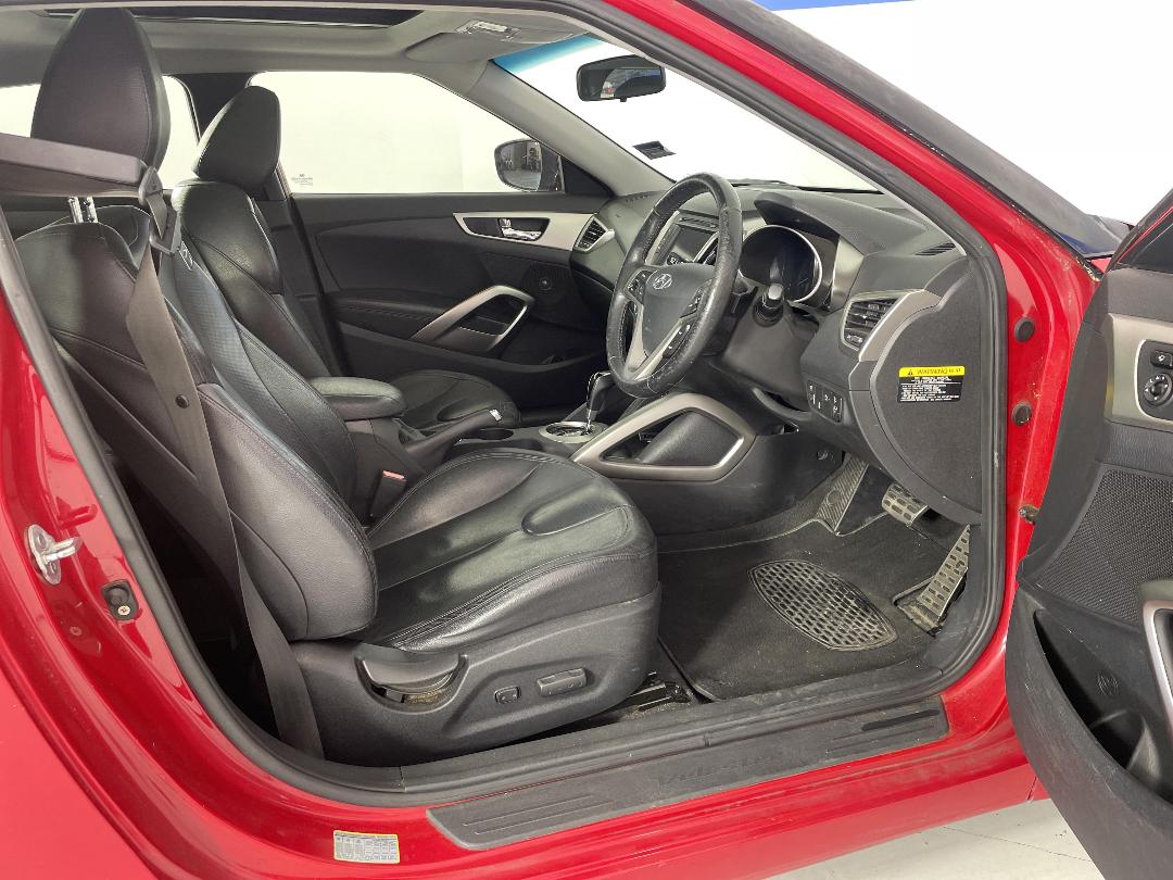 Photo '16' of Hyundai Veloster Photo '16' of Hyundai Veloster