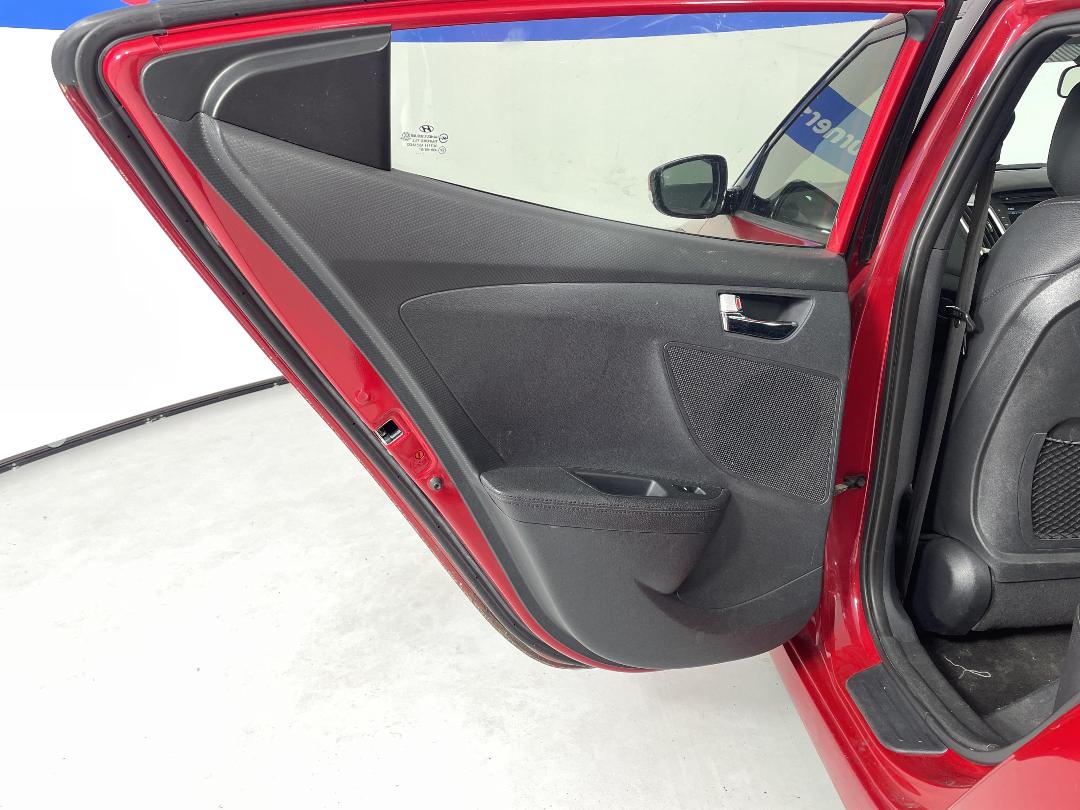 Photo '19' of Hyundai Veloster Photo '19' of Hyundai Veloster