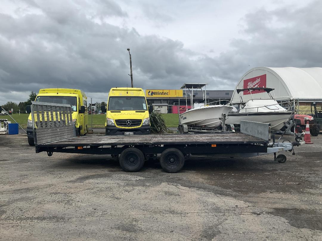 Photo '3' of IFOR Williams Flat Deck - Tandem Photo '3' of IFOR Williams Flat Deck - Tandem