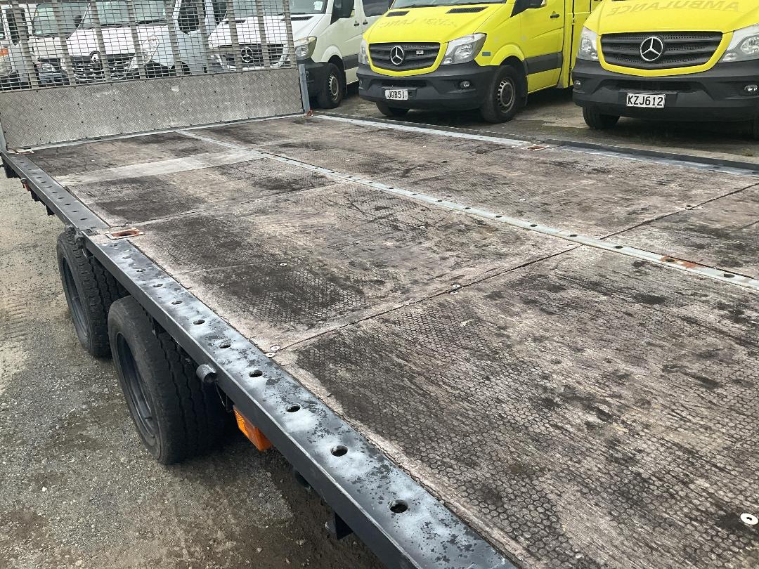 Photo '21' of IFOR Williams Flat Deck - Tandem Photo '21' of IFOR Williams Flat Deck - Tandem