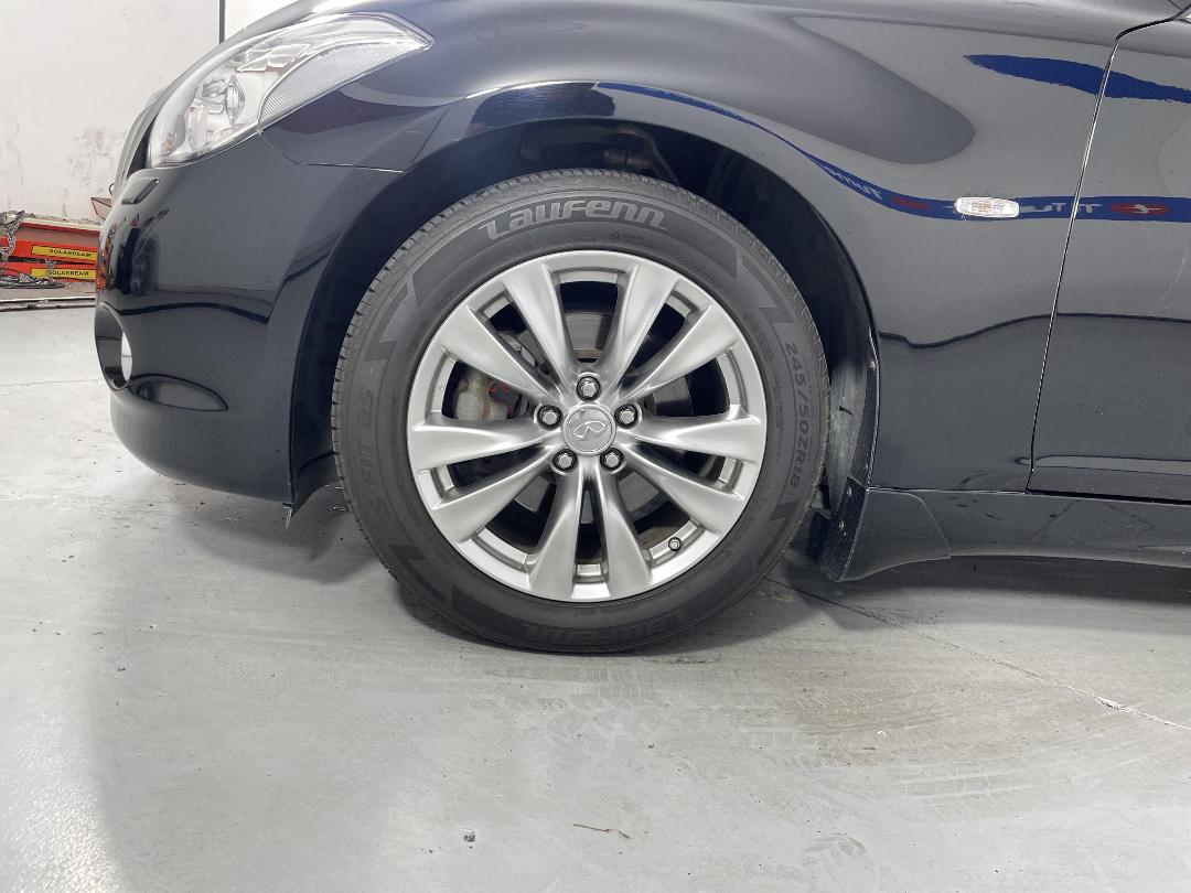 Photo '10' of Infiniti M37