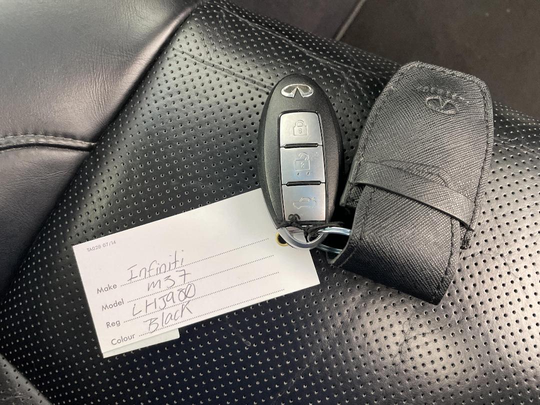 Photo '22' of Infiniti M37