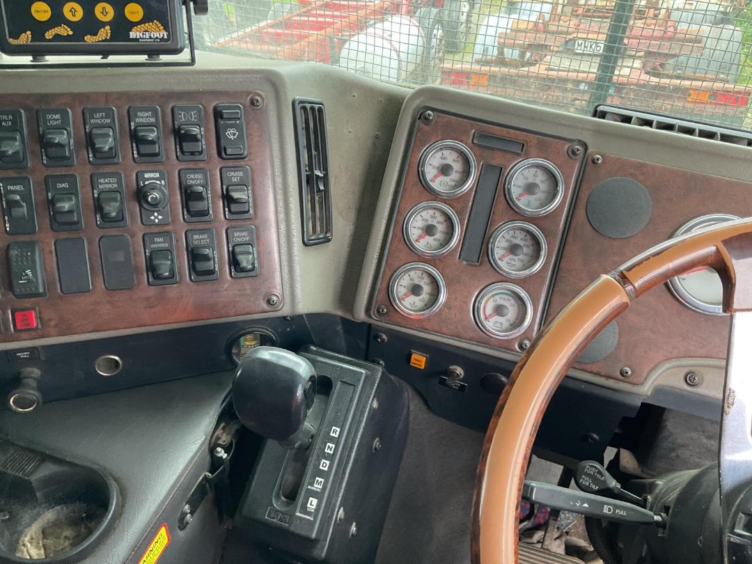 Photo '9' of International 9800I Logger