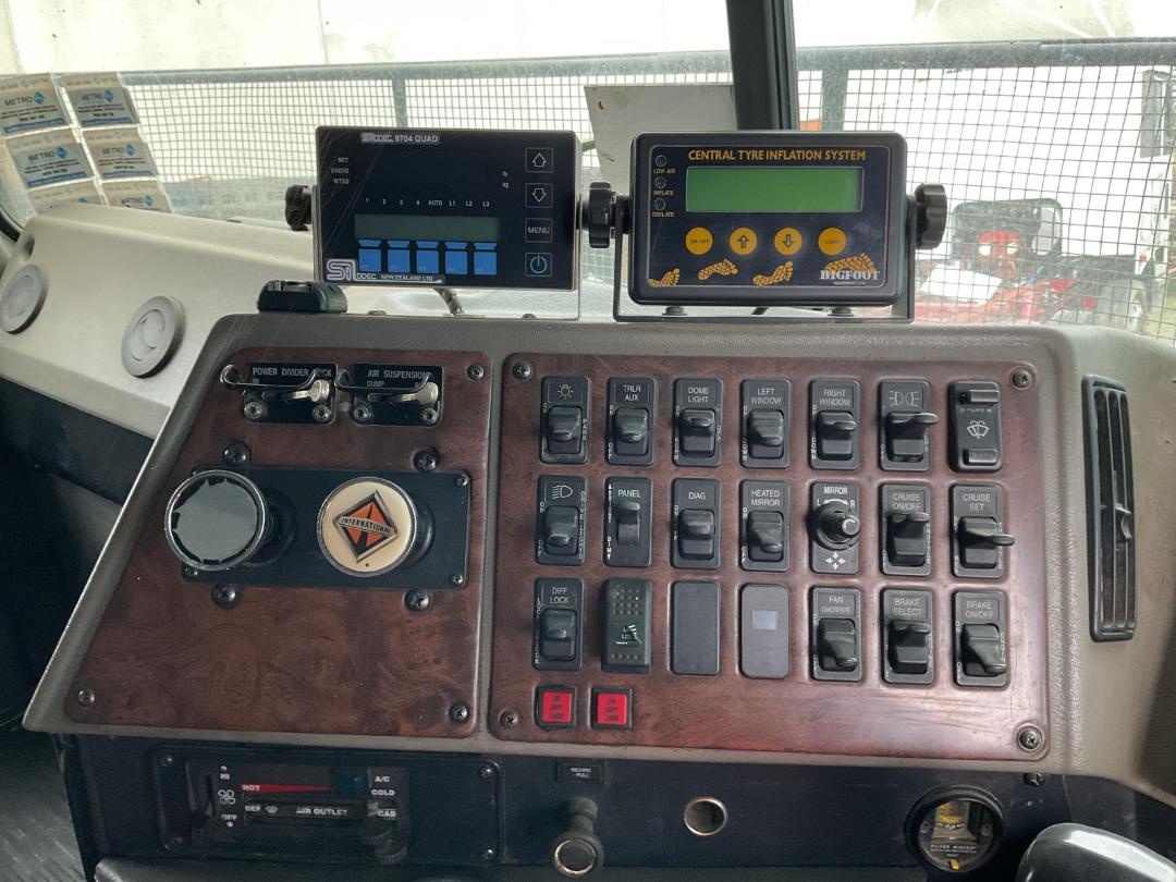 Photo '10' of International 9800I Logger