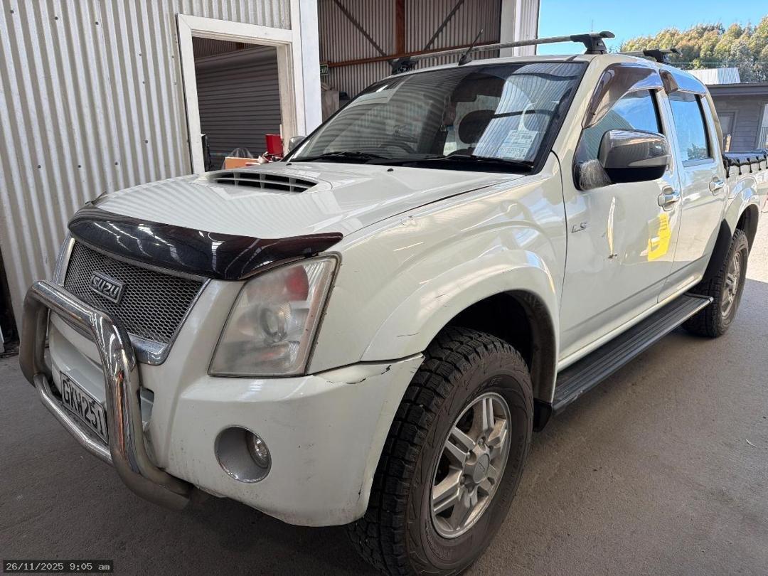 Photo '3' of Isuzu D-MAX LS Double CAB Photo '3' of Isuzu D-MAX LS Double CAB