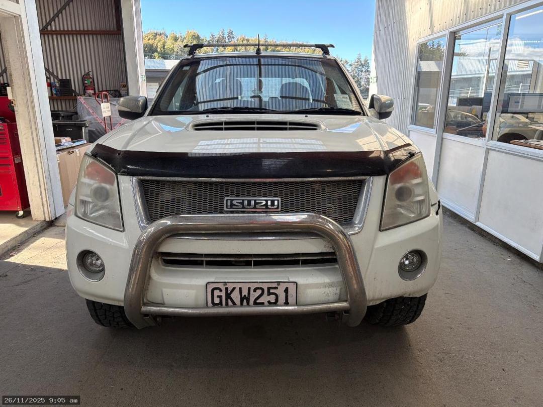 Photo '5' of Isuzu D-MAX LS Double CAB Photo '5' of Isuzu D-MAX LS Double CAB