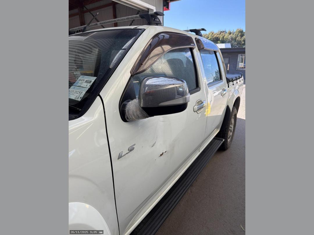 Photo '14' of Isuzu D-MAX LS Double CAB Photo '14' of Isuzu D-MAX LS Double CAB