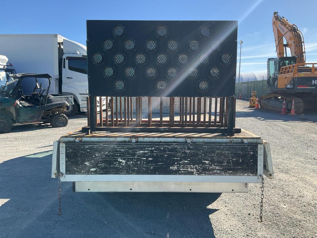 Photo '7' of Isuzu ELF Traffic Management Photo '7' of Isuzu ELF Traffic Management