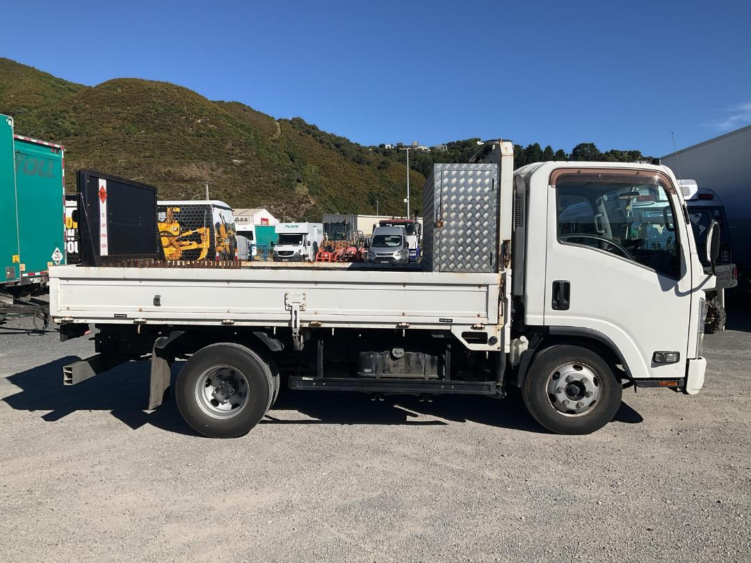 Photo '3' of Isuzu ELF Traffic Management Photo '3' of Isuzu ELF Traffic Management