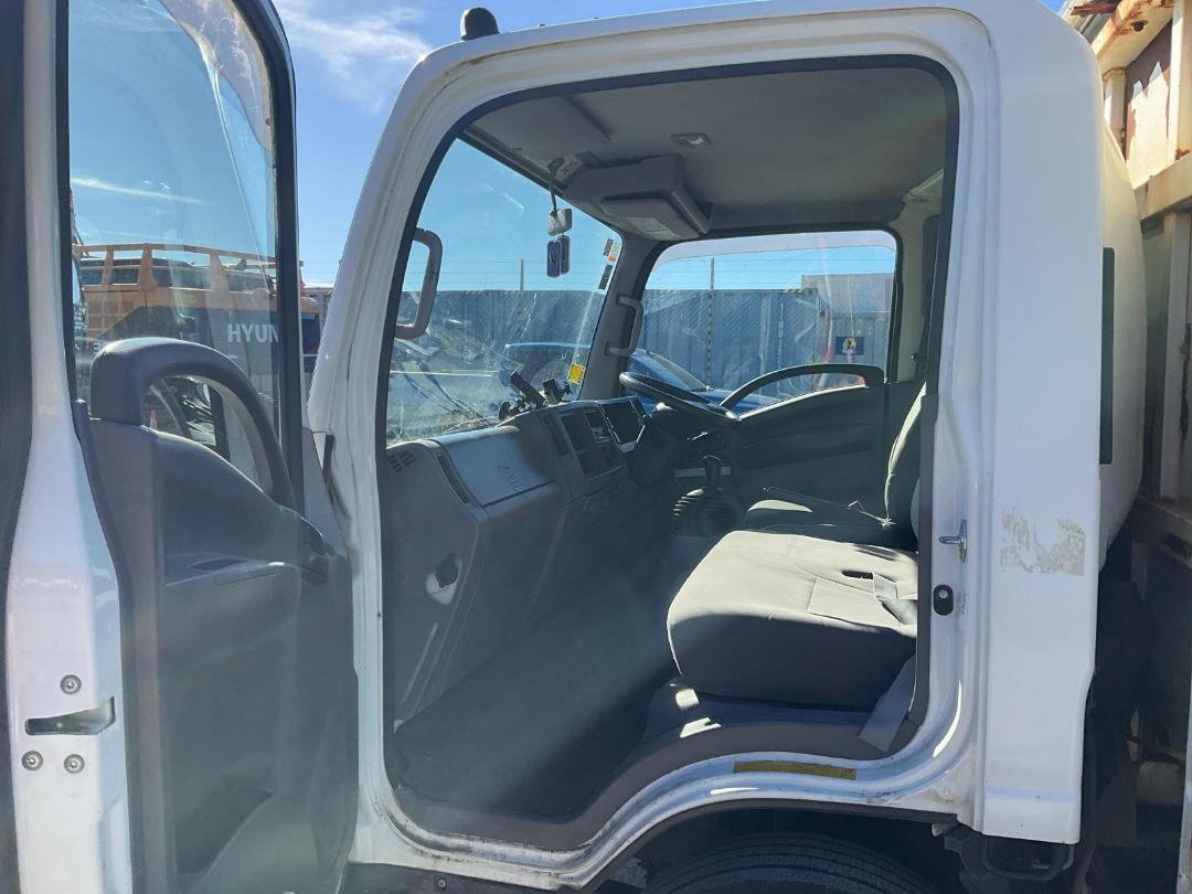 Photo '18' of Isuzu ELF Traffic Management Photo '18' of Isuzu ELF Traffic Management