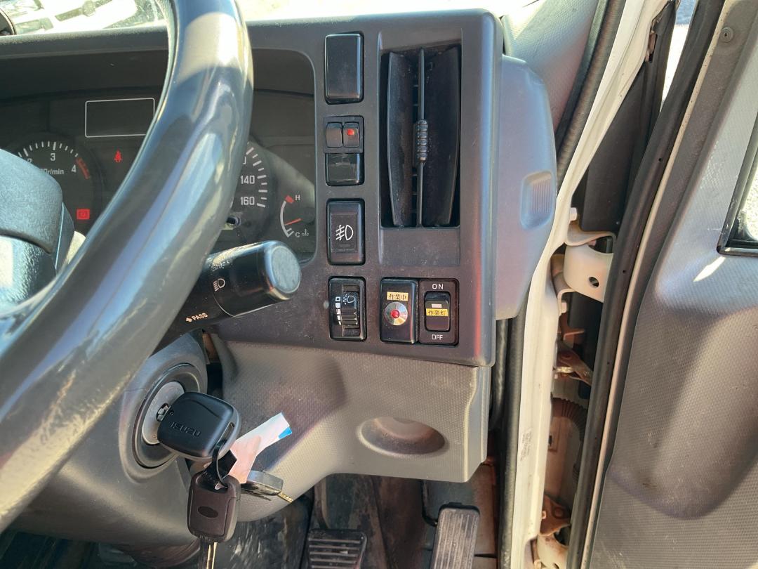 Photo '29' of Isuzu ELF Traffic Management Photo '29' of Isuzu ELF Traffic Management