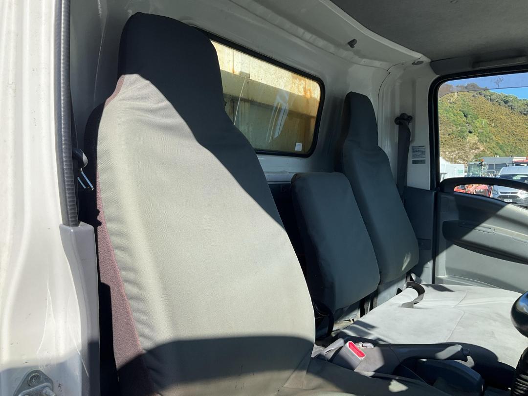 Photo '32' of Isuzu ELF Traffic Management Photo '32' of Isuzu ELF Traffic Management