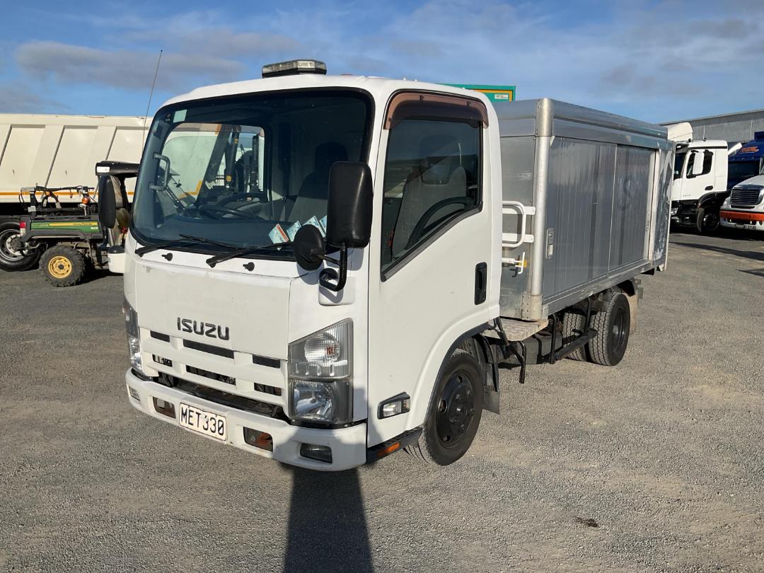 Photo '9' of Isuzu ELF Bottle Body Photo '9' of Isuzu ELF Bottle Body