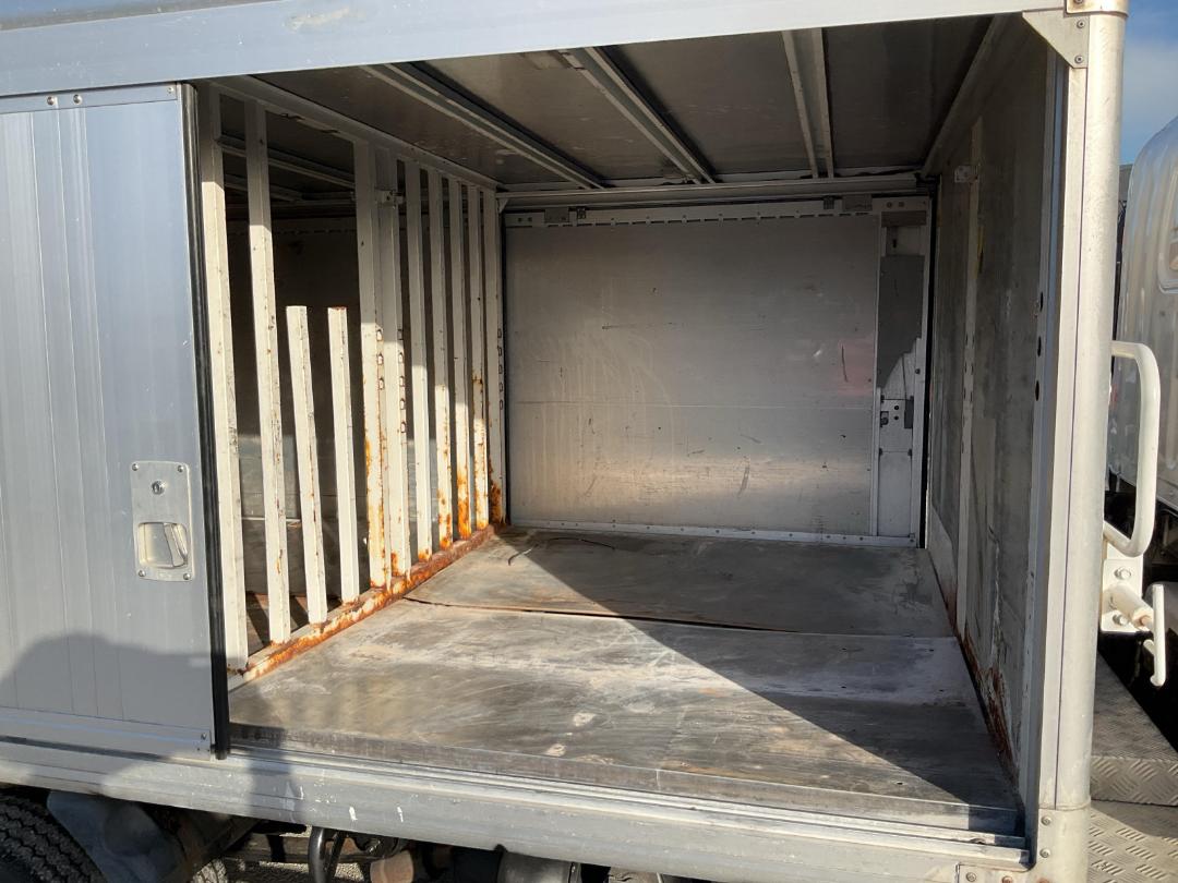 Photo '20' of Isuzu ELF Bottle Body Photo '20' of Isuzu ELF Bottle Body