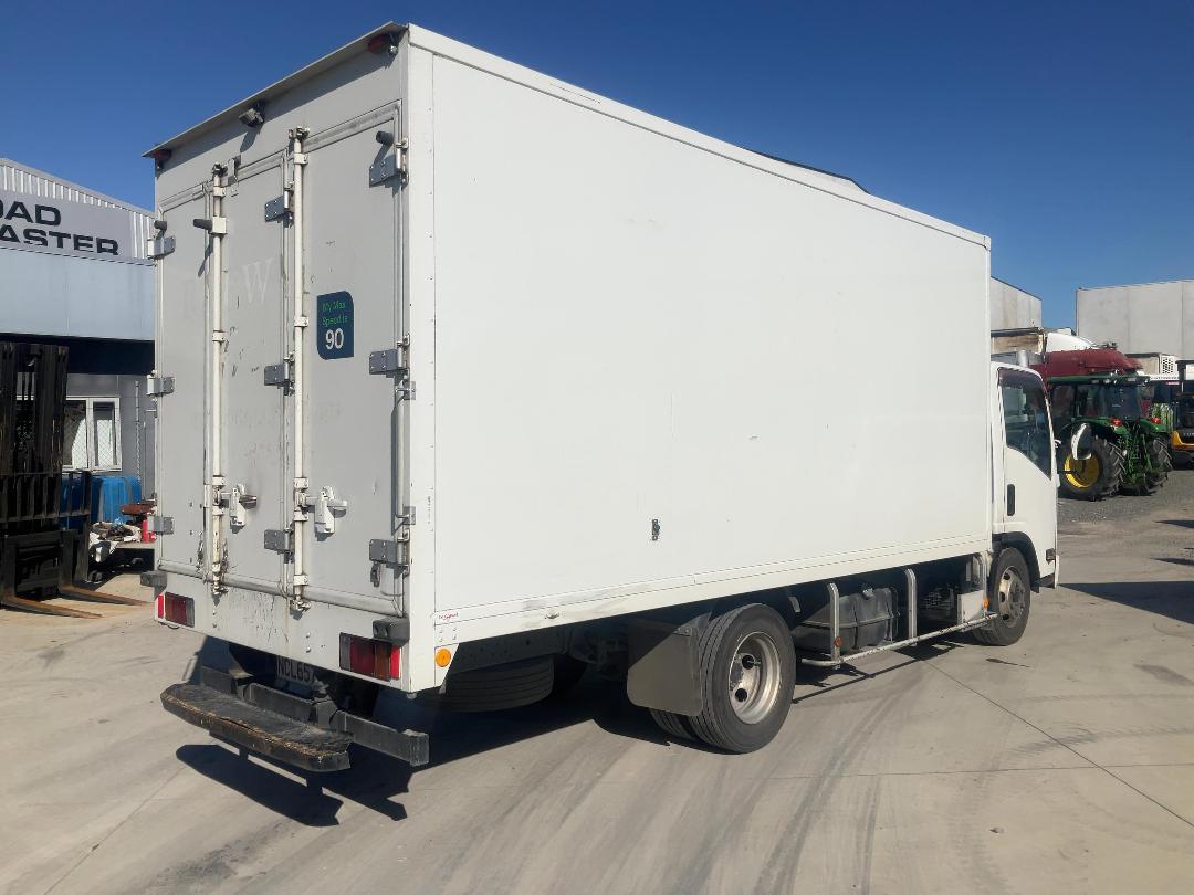 Photo '8' of Isuzu ELF Chiller