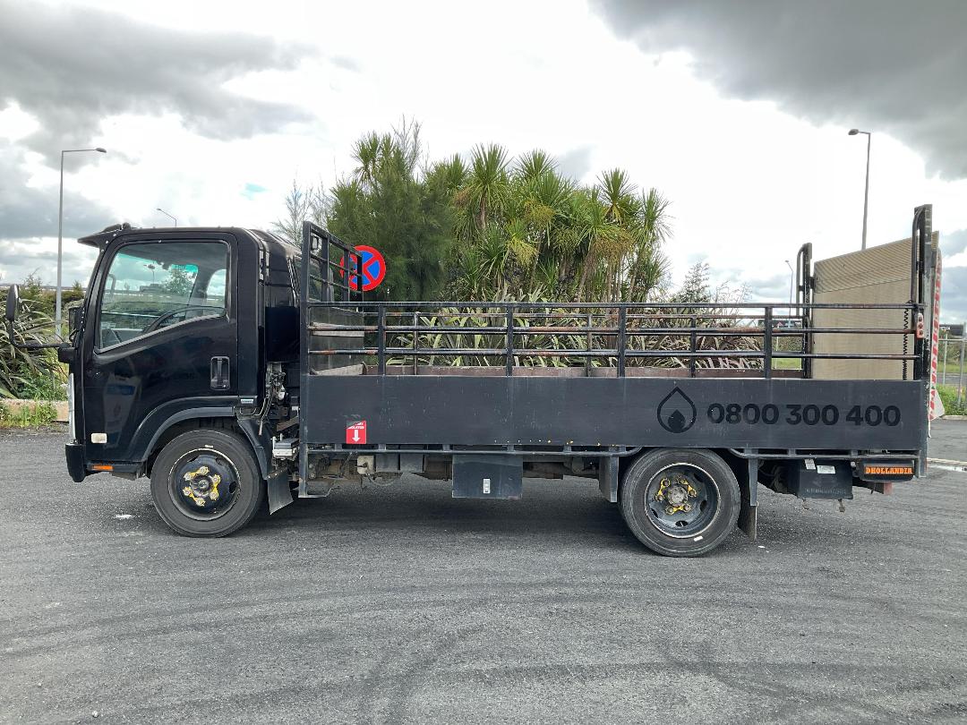 Photo '7' of Isuzu N Series NQR500M Gas Bottle Truck