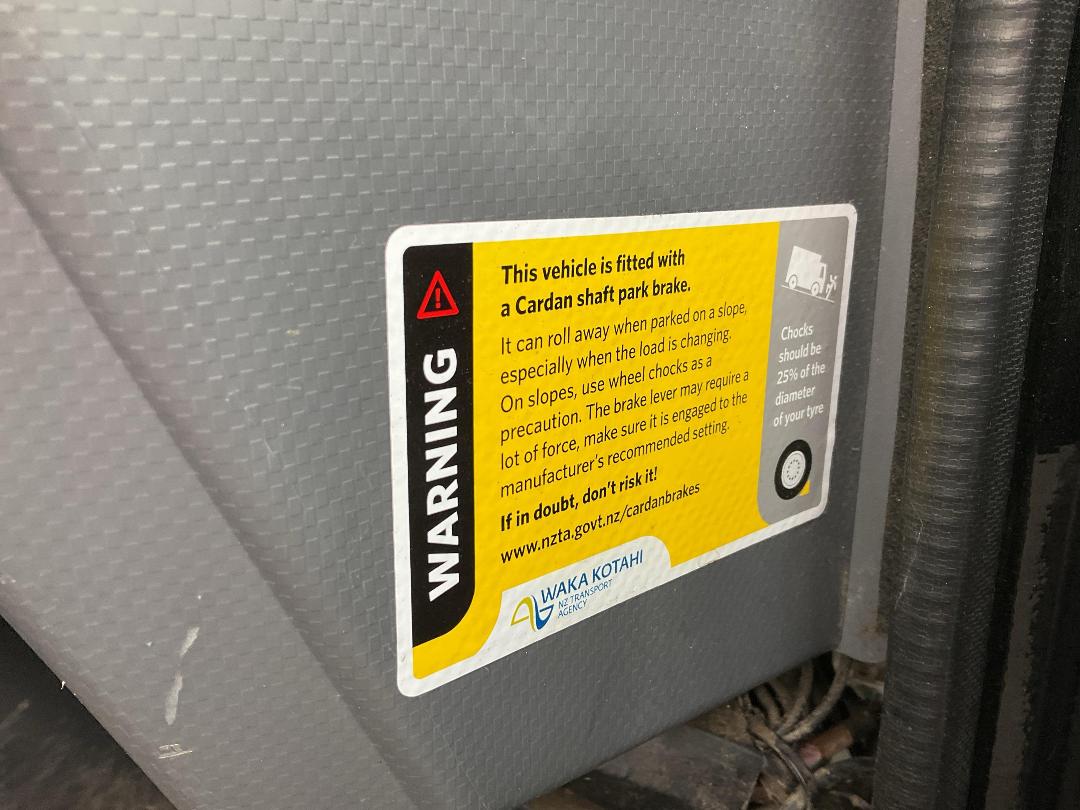 Photo '38' of Isuzu N Series NQR500M Gas Bottle Truck