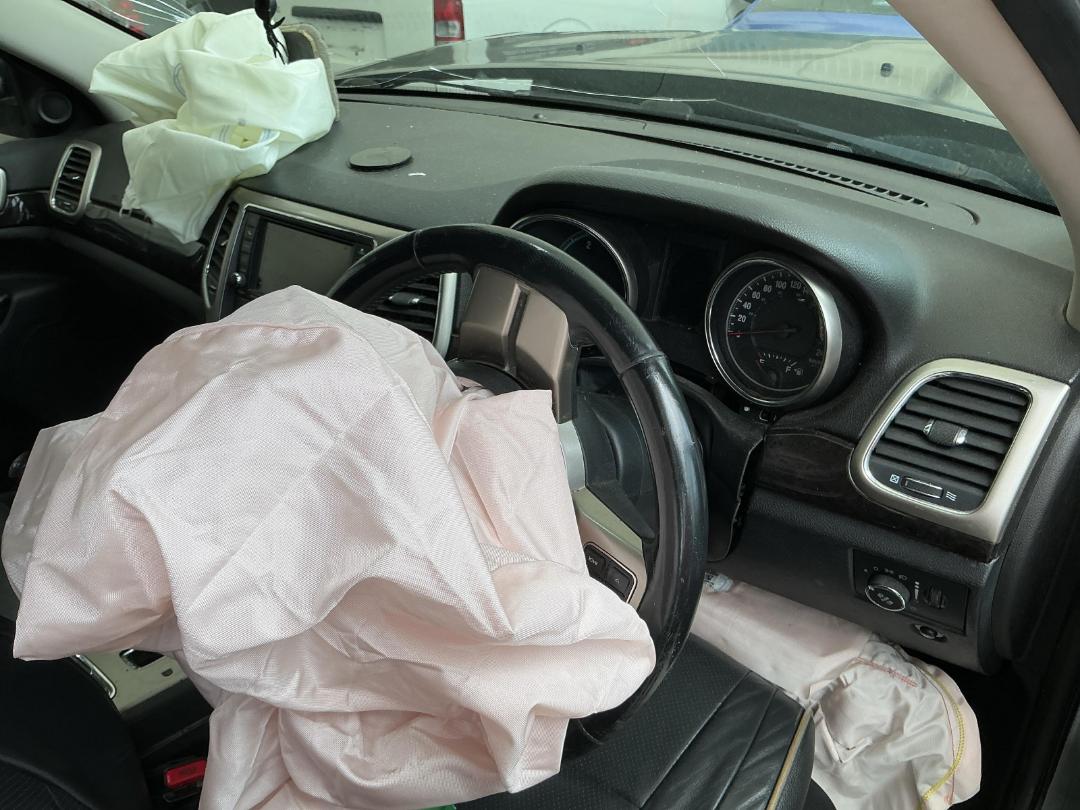 Photo '27' of Jeep Grand Cherokee Laredo CRD Photo '27' of Jeep Grand Cherokee Laredo CRD