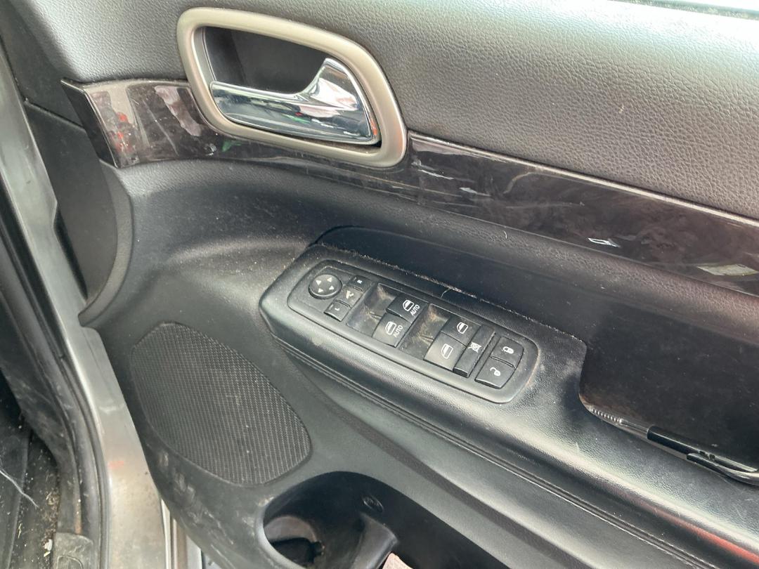 Photo '28' of Jeep Grand Cherokee Laredo CRD Photo '28' of Jeep Grand Cherokee Laredo CRD