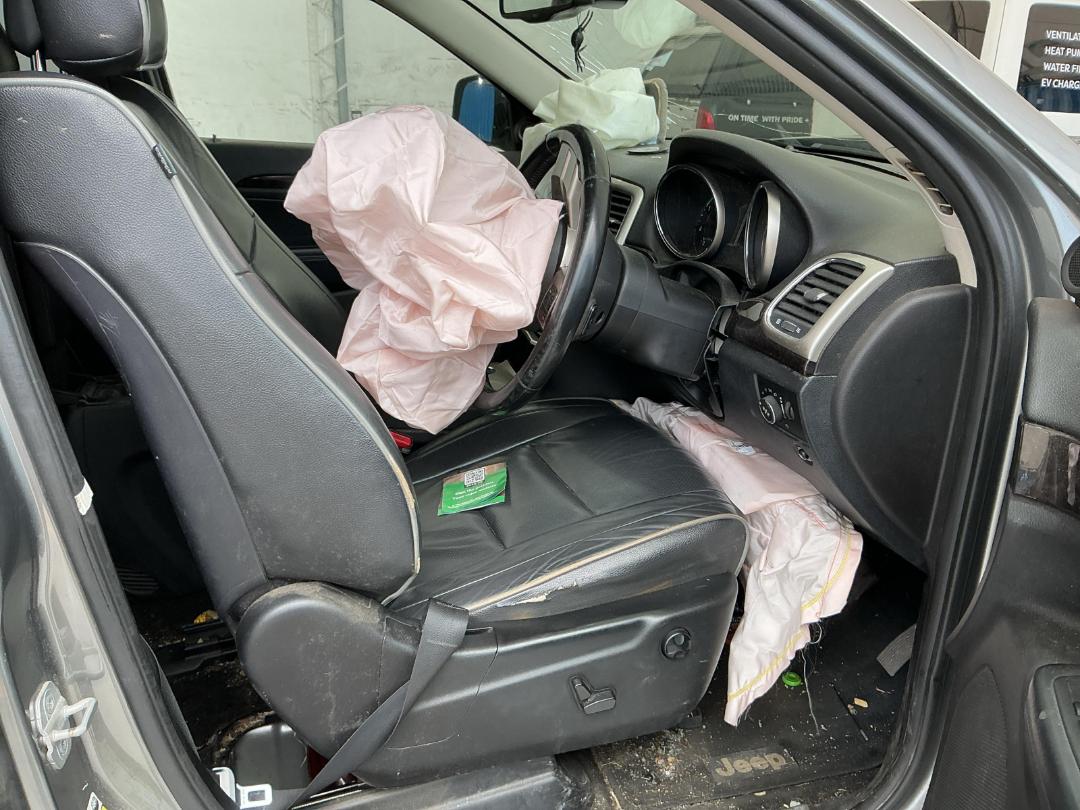 Photo '26' of Jeep Grand Cherokee Laredo CRD Photo '26' of Jeep Grand Cherokee Laredo CRD