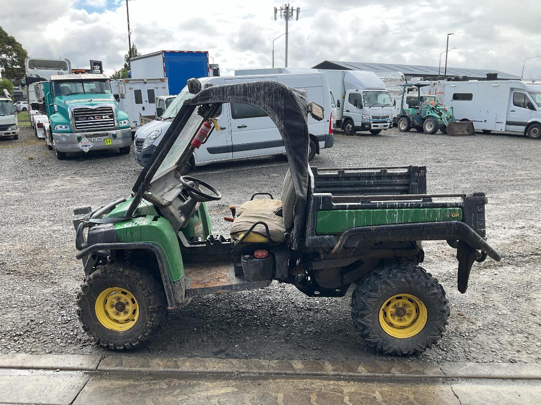Photo '4' of John Deere side by side 4WD
