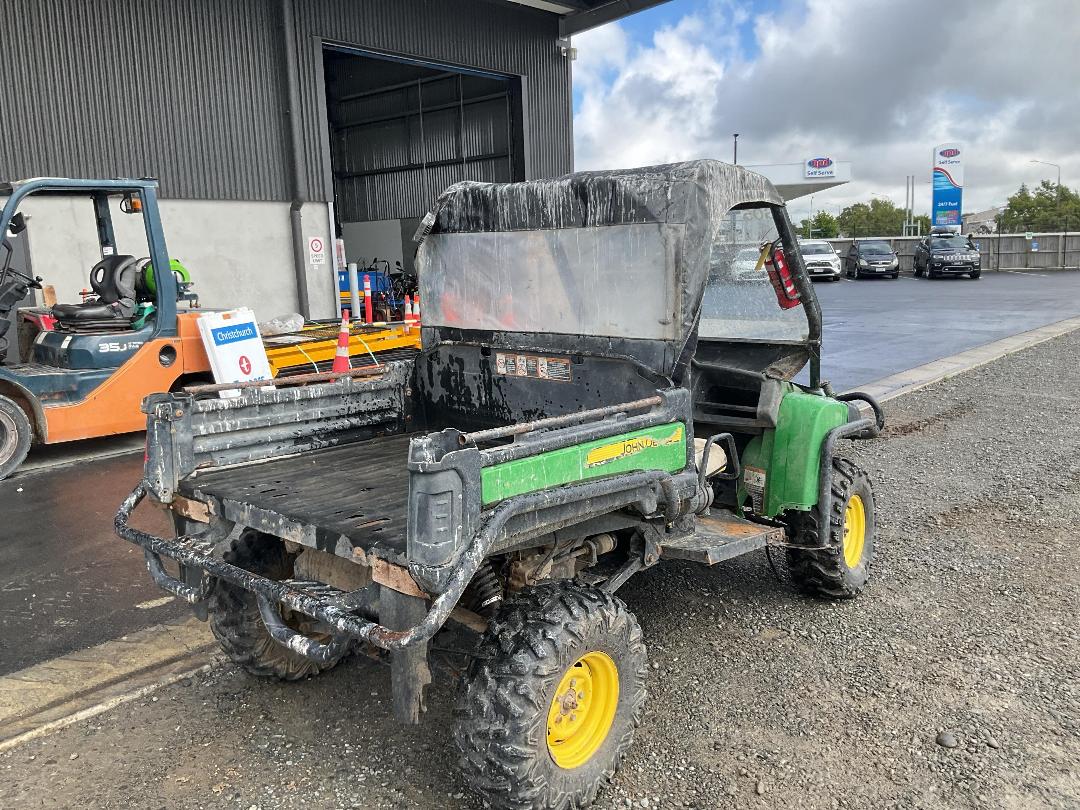 Photo '2' of John Deere side by side 4WD